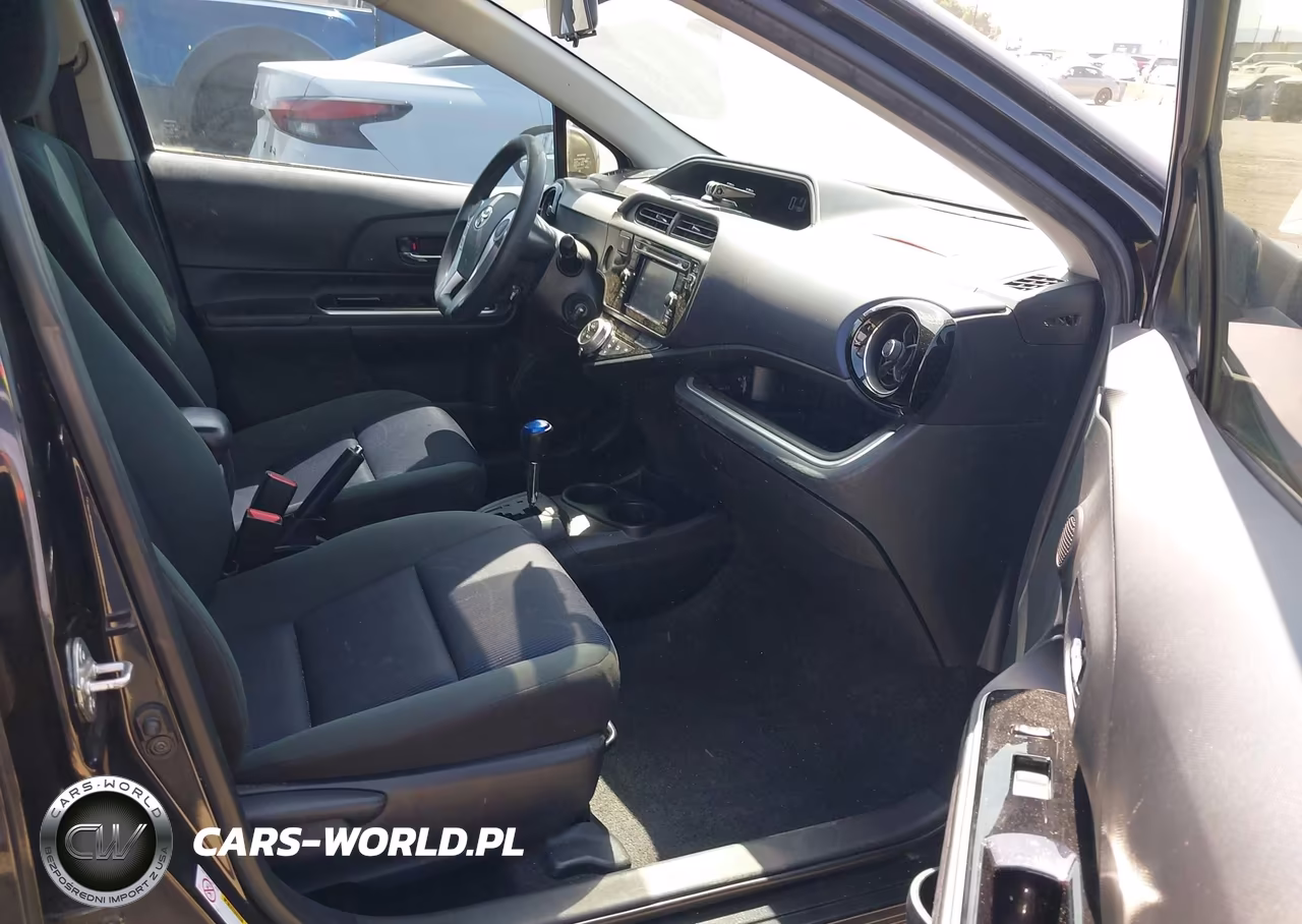 2016 Toyota Prius C Two VIN:JTDKDTB30G1121654 - 5