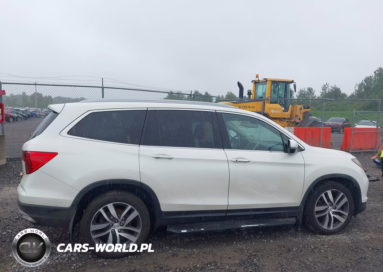 2018 Honda Pilot Elite VIN:5FNYF6H09JB041173 - 13