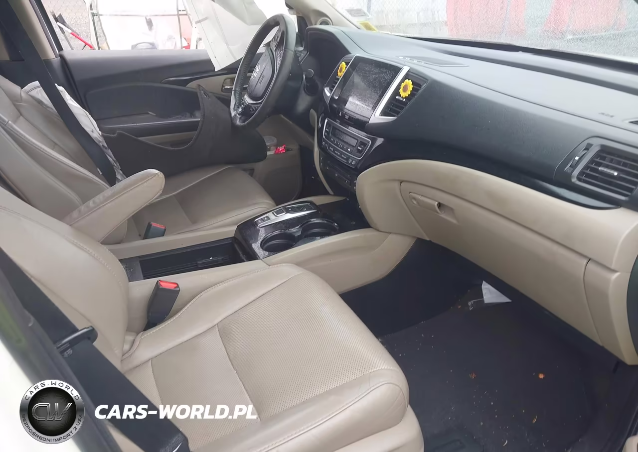 2018 Honda Pilot Elite VIN:5FNYF6H09JB041173 - 5