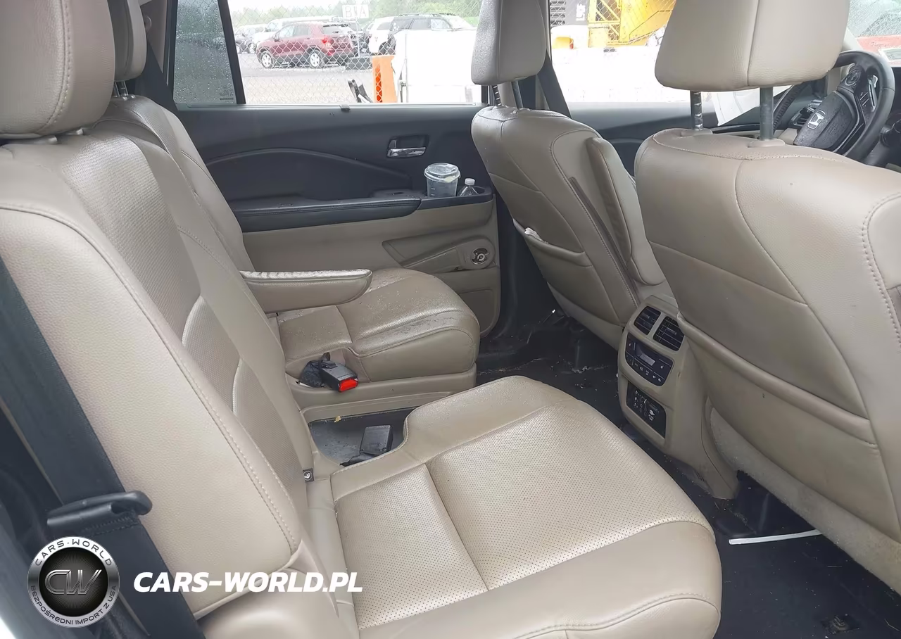 2018 Honda Pilot Elite VIN:5FNYF6H09JB041173 - 8
