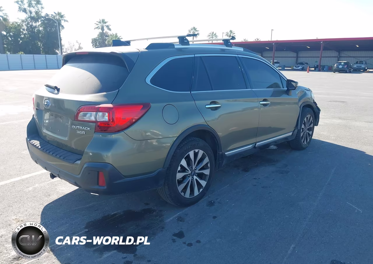 2019 Subaru Outback 3.6R Touring VIN:4S4BSETC7K3371384 - 4