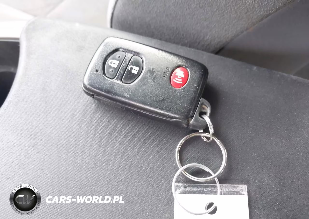 2015 Toyota Prius Two VIN:JTDKN3DU8F1995459 - 11