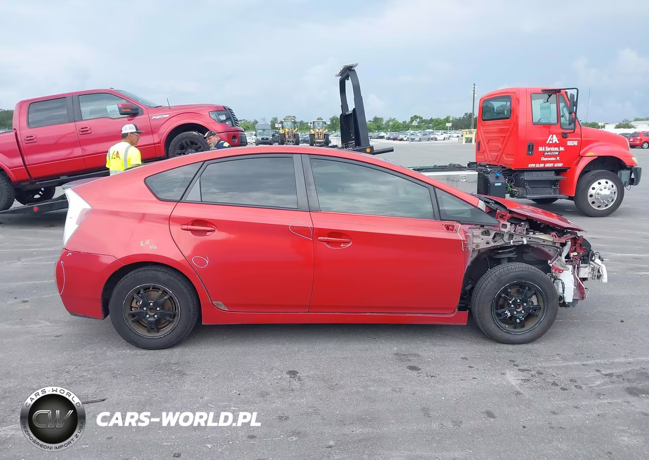 2015 Toyota Prius Two VIN:JTDKN3DU8F1995459 - 14
