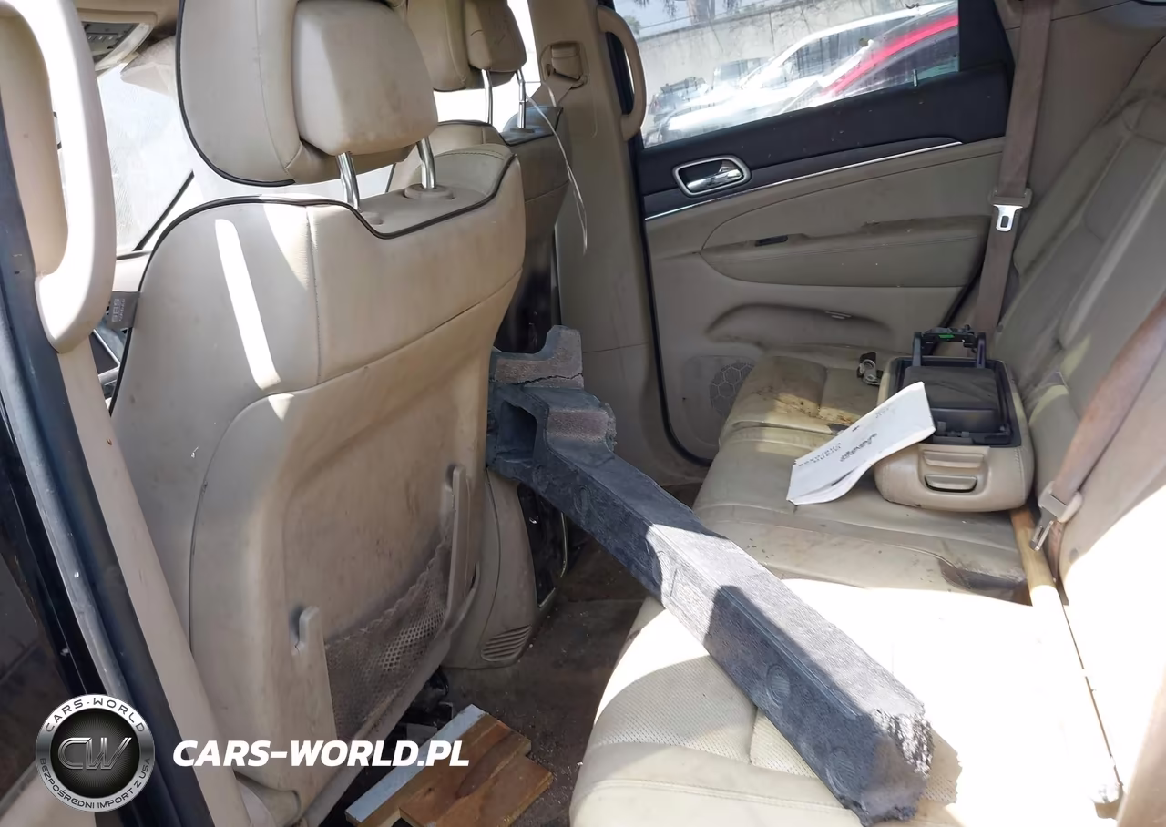 2018 Jeep Grand Cherokee Overland 4X2 VIN:1C4RJECG5JC322725 - 21