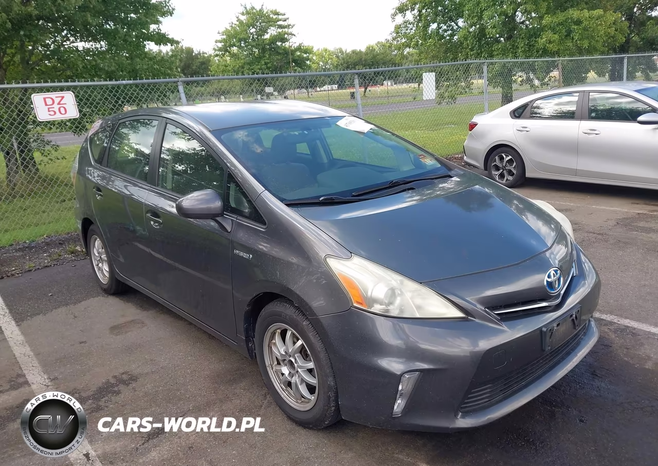 2013 Toyota Prius V Two – zdjęcie 1 z 19