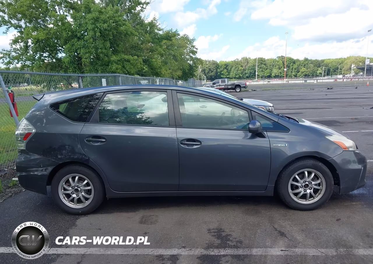 2013 Toyota Prius V Two VIN:JTDZN3EU7D3188879 - 13