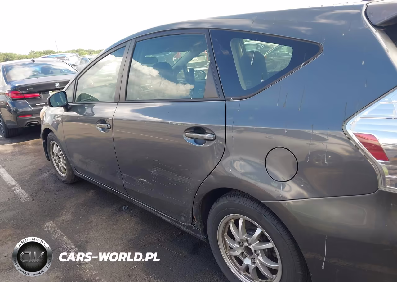 2013 Toyota Prius V Two VIN:JTDZN3EU7D3188879 - 17