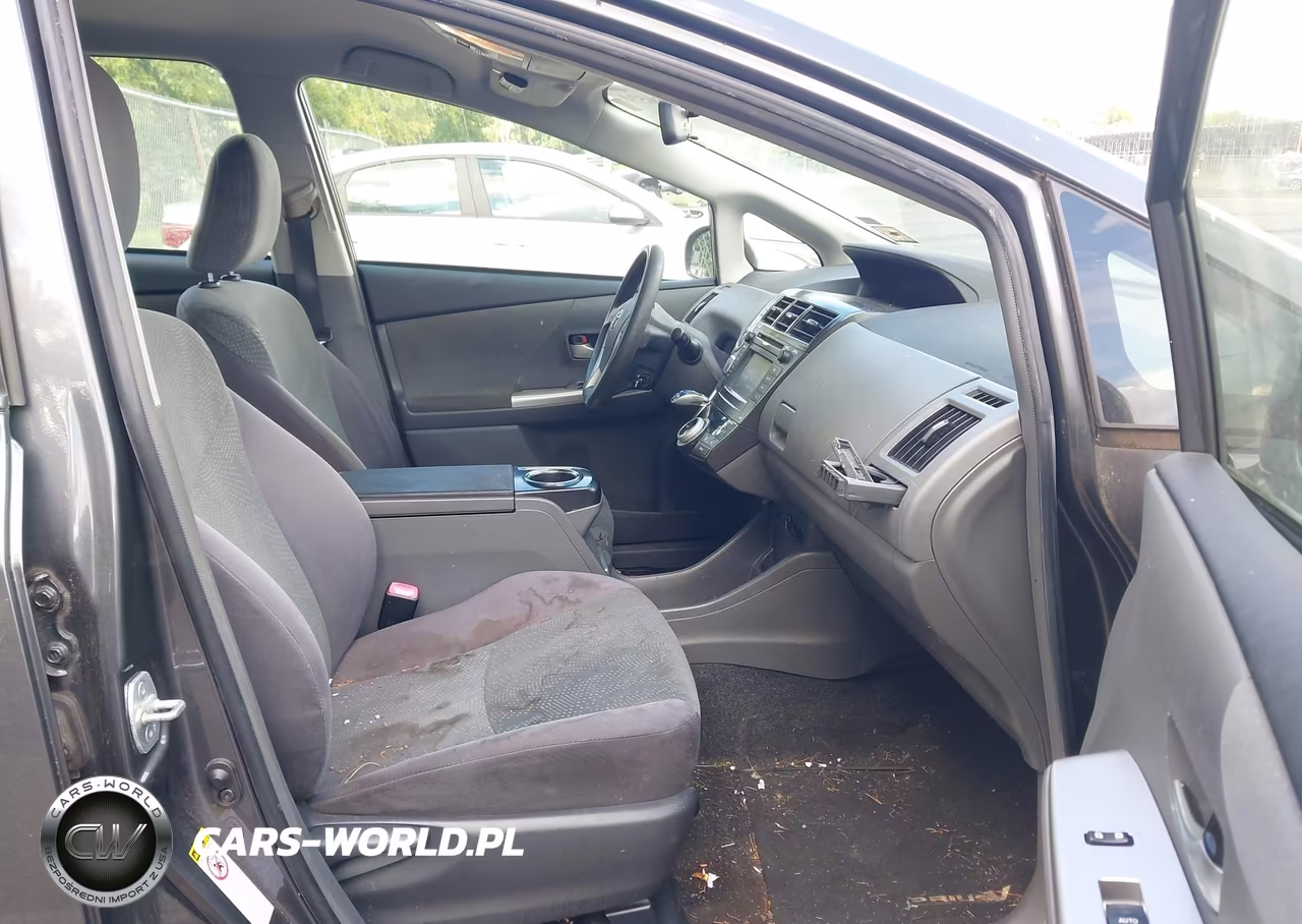 2013 Toyota Prius V Two VIN:JTDZN3EU7D3188879 - 5