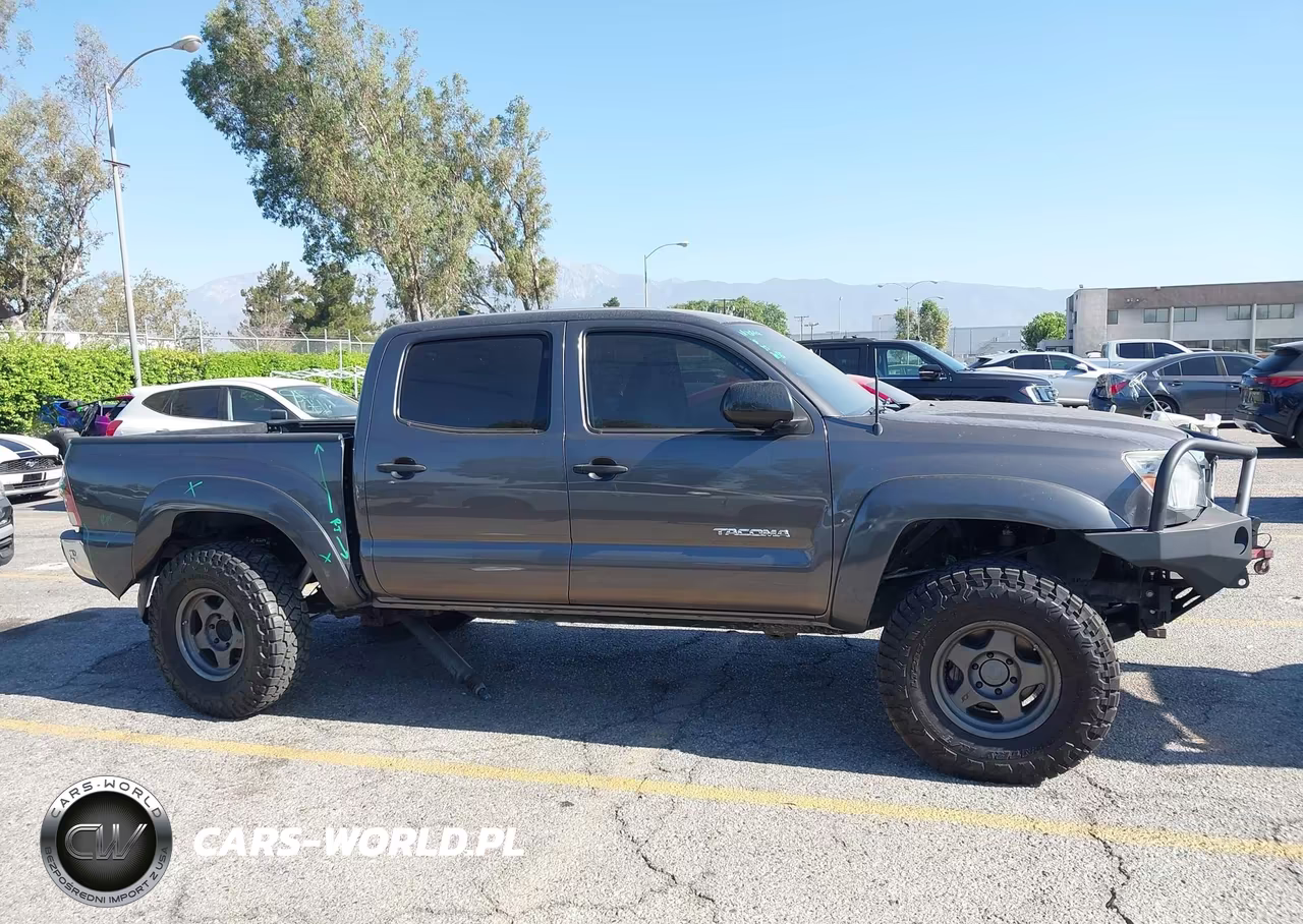 2015 Toyota Tacoma Base V6 VIN:5TFLU4ENXFX140425 - 13