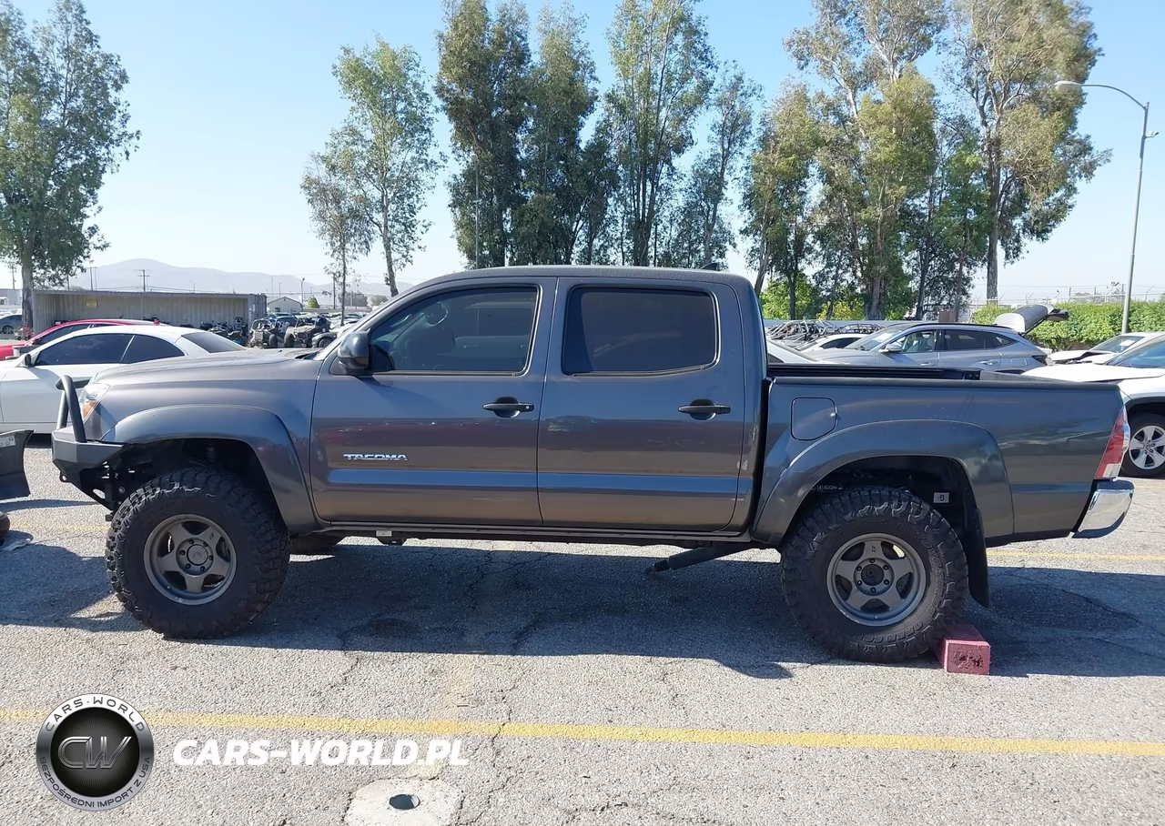2015 Toyota Tacoma Base V6 VIN:5TFLU4ENXFX140425 - 14