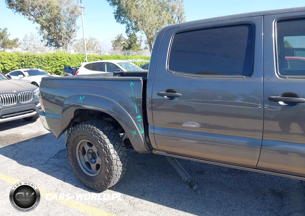 2015 Toyota Tacoma Base V6 VIN:5TFLU4ENXFX140425 - 17