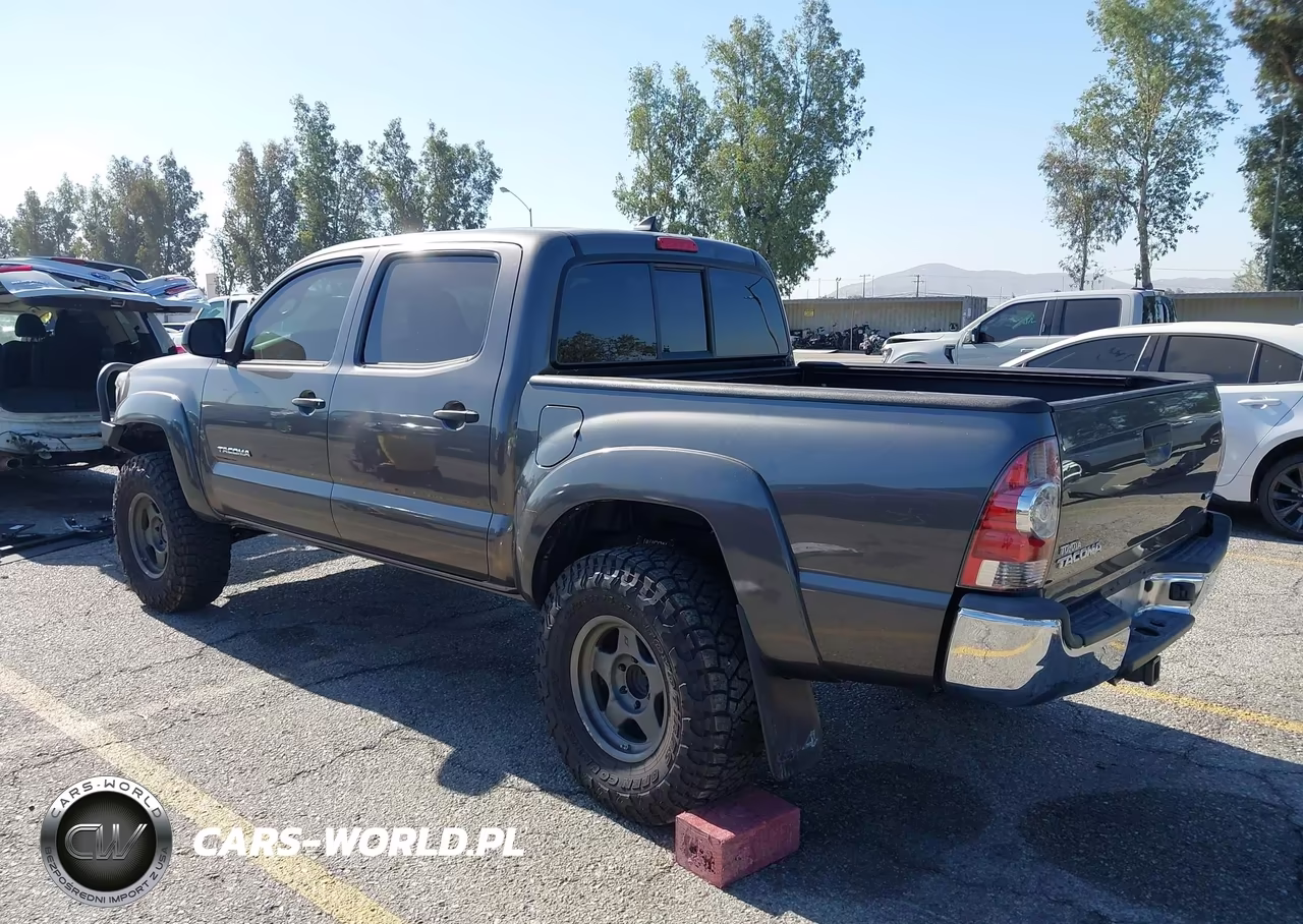 2015 Toyota Tacoma Base V6 VIN:5TFLU4ENXFX140425 - 3