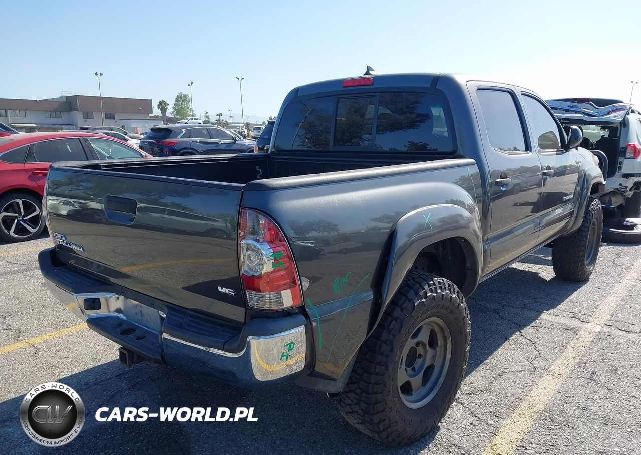 2015 Toyota Tacoma Base V6 VIN:5TFLU4ENXFX140425 - 4