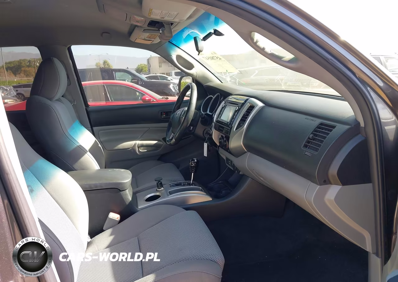 2015 Toyota Tacoma Base V6 VIN:5TFLU4ENXFX140425 - 5