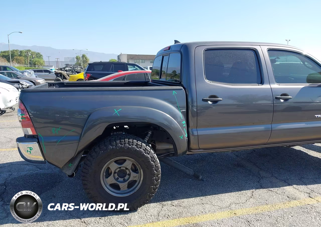 2015 Toyota Tacoma Base V6 VIN:5TFLU4ENXFX140425 - 6