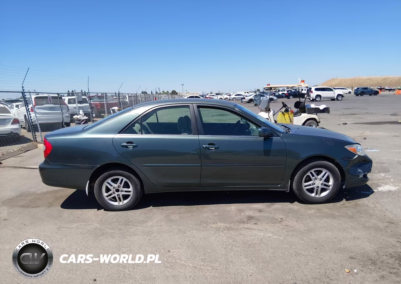 2002 Toyota Camry Le VIN:JTDBE32K820017285 - 12
