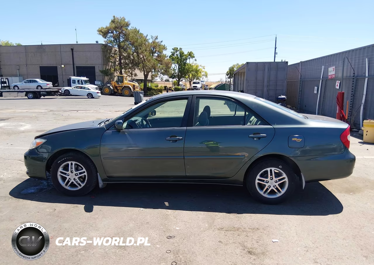2002 Toyota Camry Le VIN:JTDBE32K820017285 - 13
