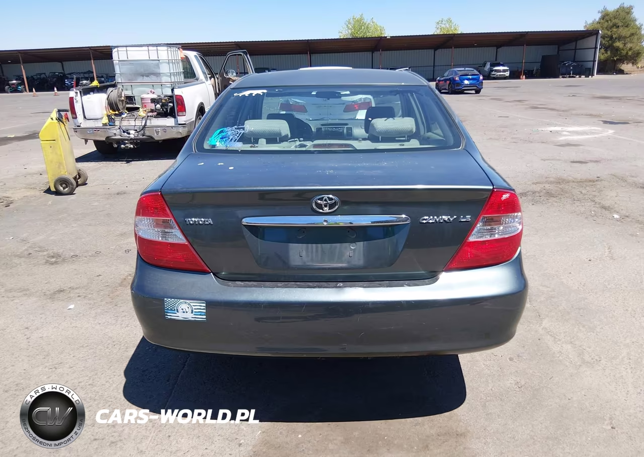 2002 Toyota Camry Le VIN:JTDBE32K820017285 - 15