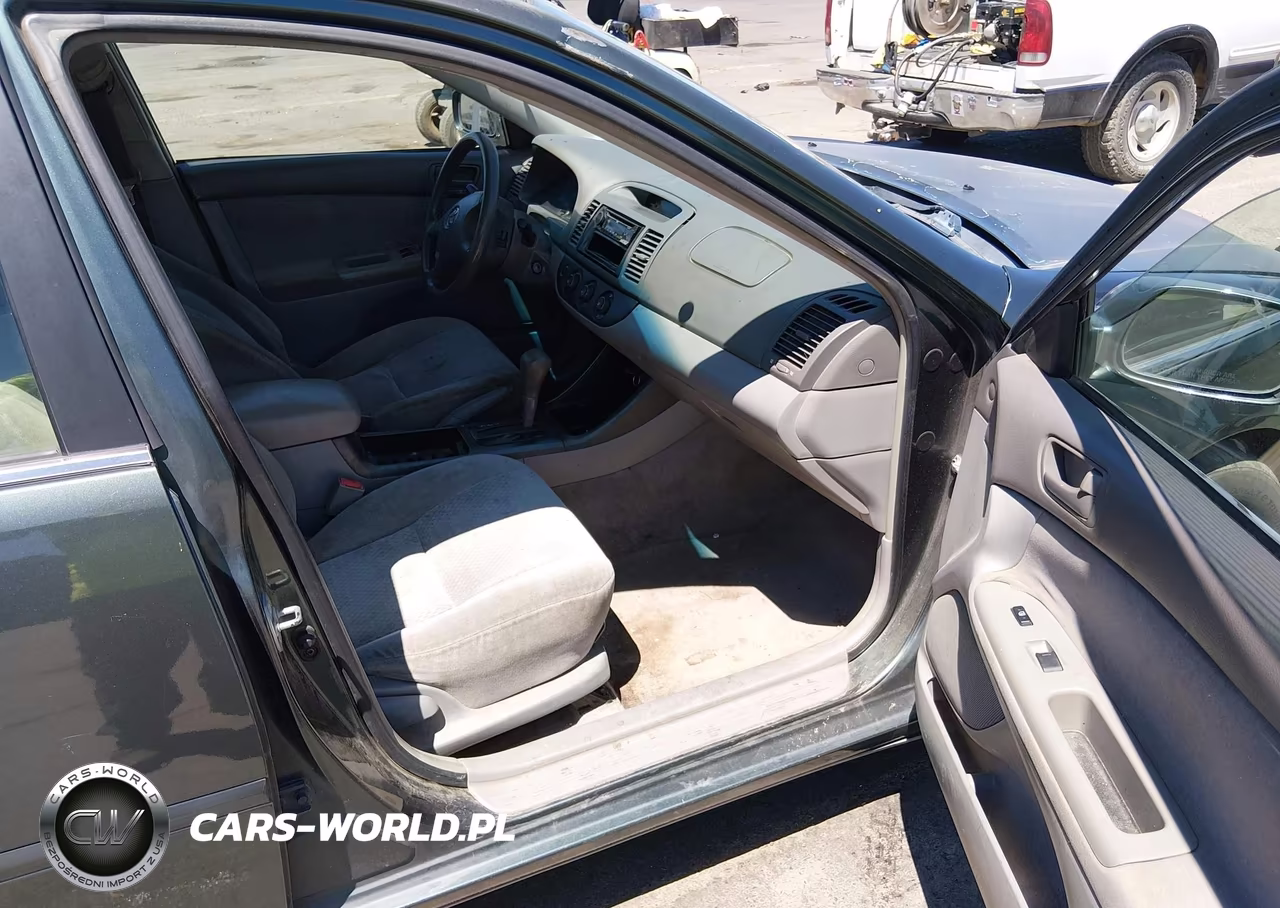 2002 Toyota Camry Le VIN:JTDBE32K820017285 - 5