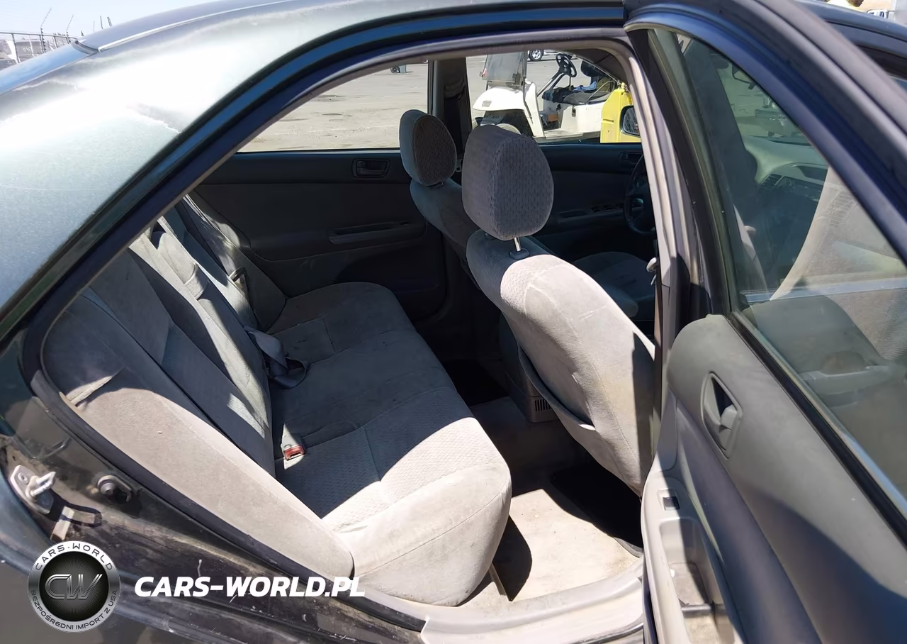 2002 Toyota Camry Le VIN:JTDBE32K820017285 - 8