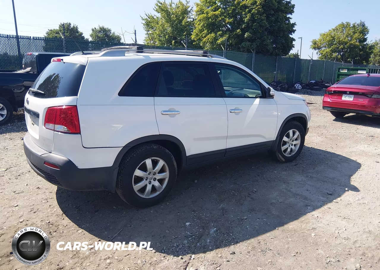 2012 Kia Sorento Lx VIN:5XYKT3A68CG224863 - 4