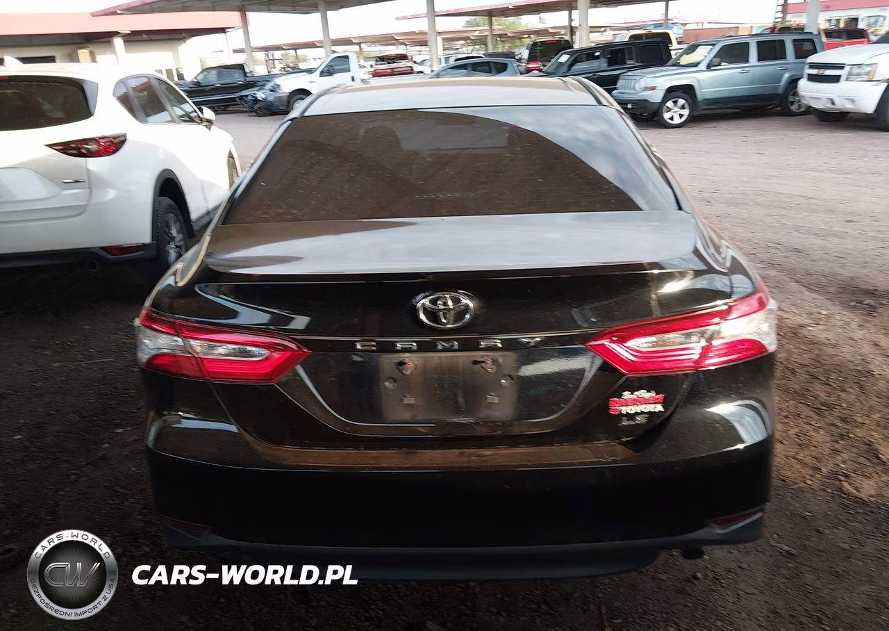 2018 Toyota Camry Le VIN:4T1B11HK7JU573128 - 17