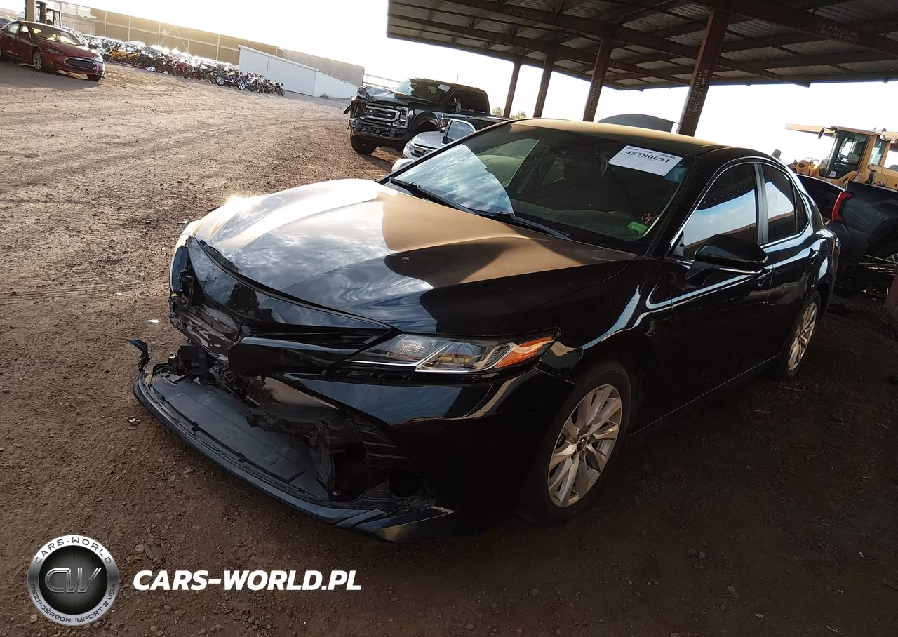 2018 Toyota Camry Le VIN:4T1B11HK7JU573128 - 2