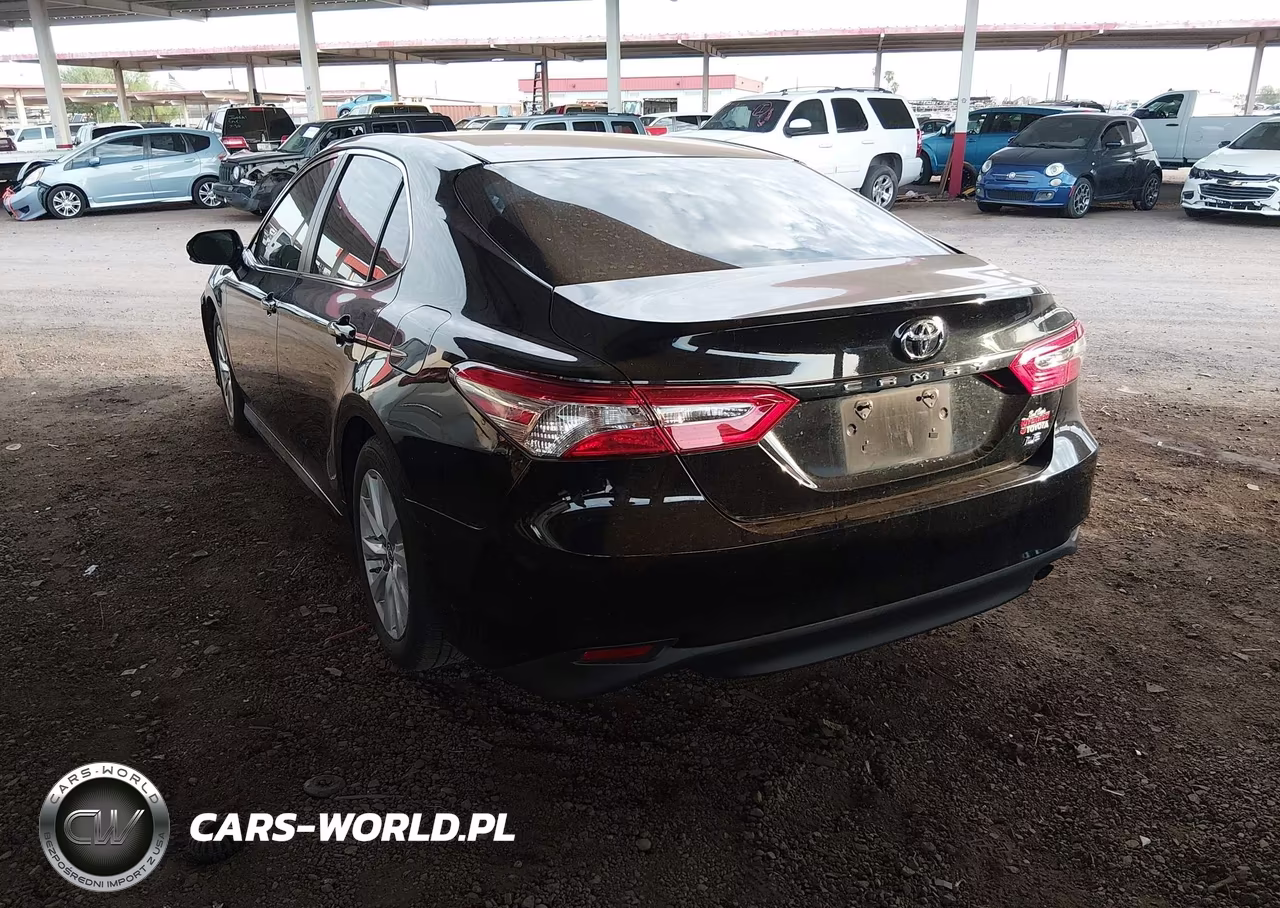 2018 Toyota Camry Le VIN:4T1B11HK7JU573128 - 3