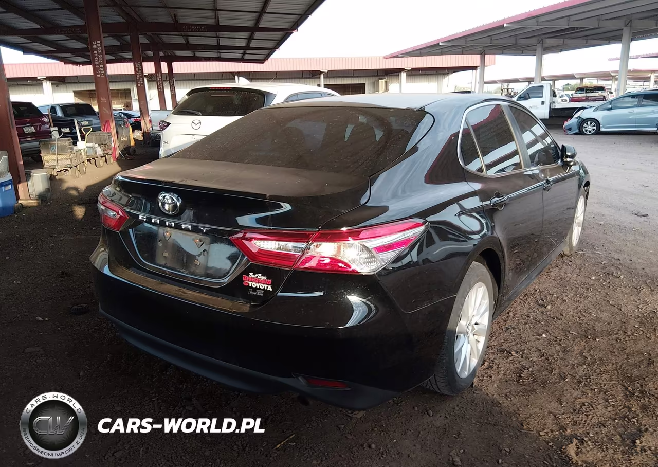 2018 Toyota Camry Le VIN:4T1B11HK7JU573128 - 4