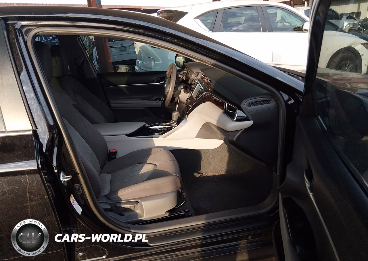 2018 Toyota Camry Le VIN:4T1B11HK7JU573128 - 5