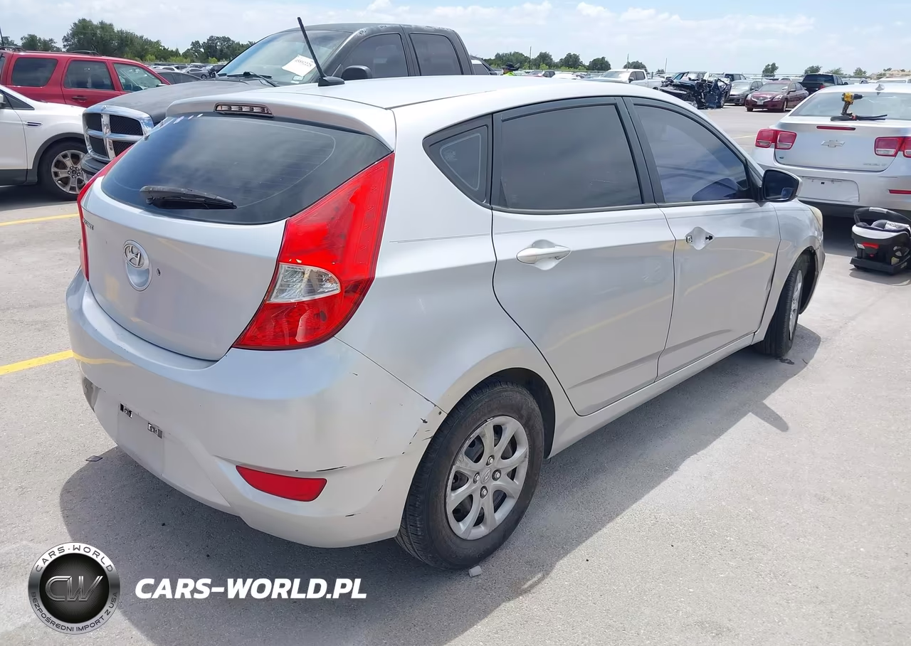 2013 Hyundai Accent Gs VIN:KMHCT5AE8DU075311 - 4
