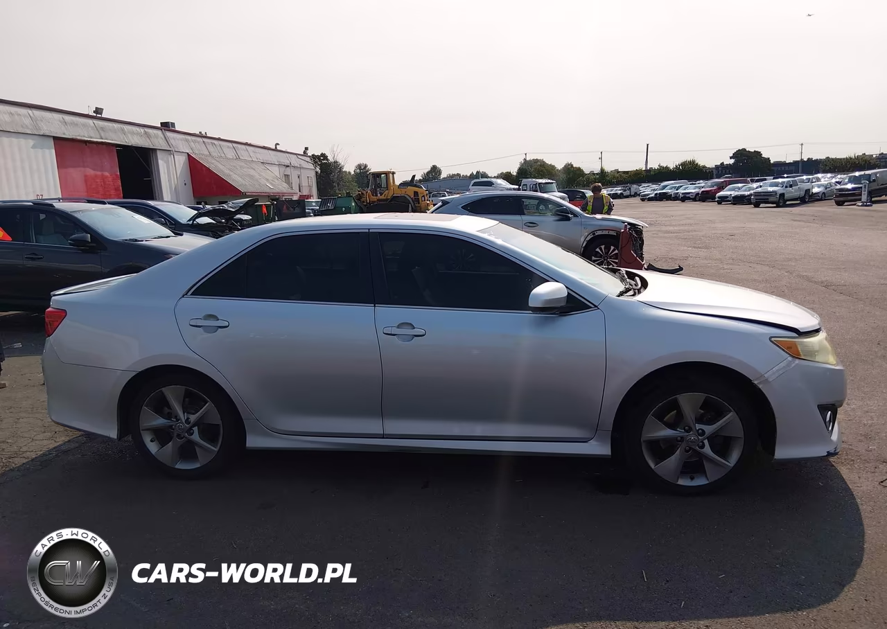 2014 Toyota Camry Se Sport VIN:4T1BF1FK5EU365095 - 13