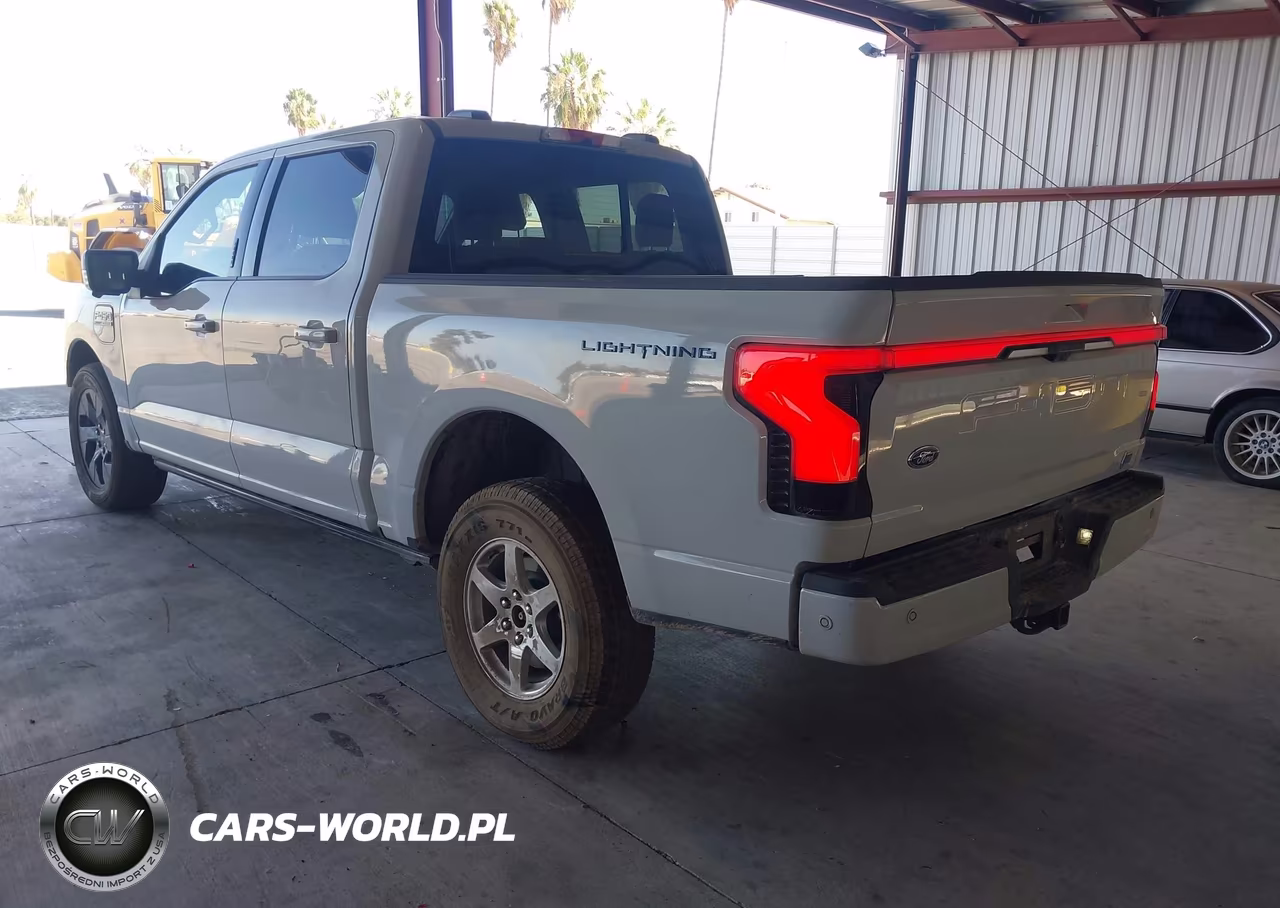 2023 Ford F-150 Lightning Lariat VIN:1FT6W1EV0PWG53258 - 3