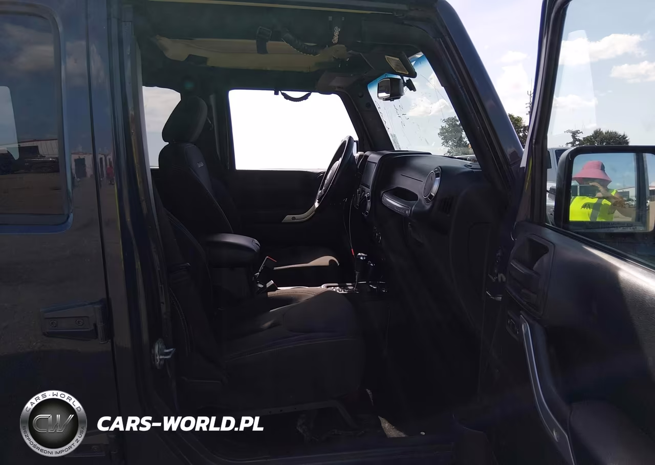 2016 Jeep Wrangler Unlimited Sahara VIN:1C4BJWEG6GL298626 - 5