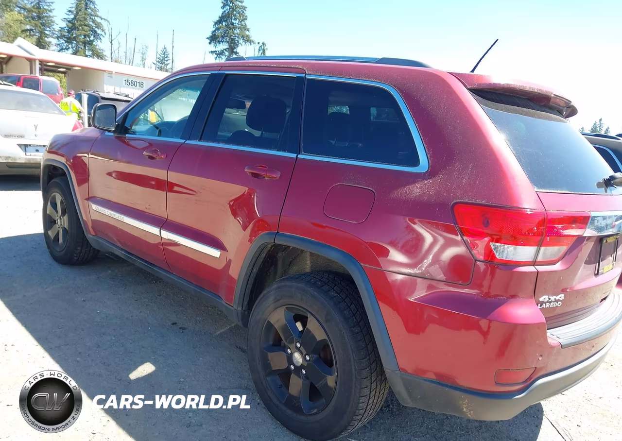 2012 Jeep Grand Cherokee Laredo VIN:1C4RJFAGXCC233244 - 3