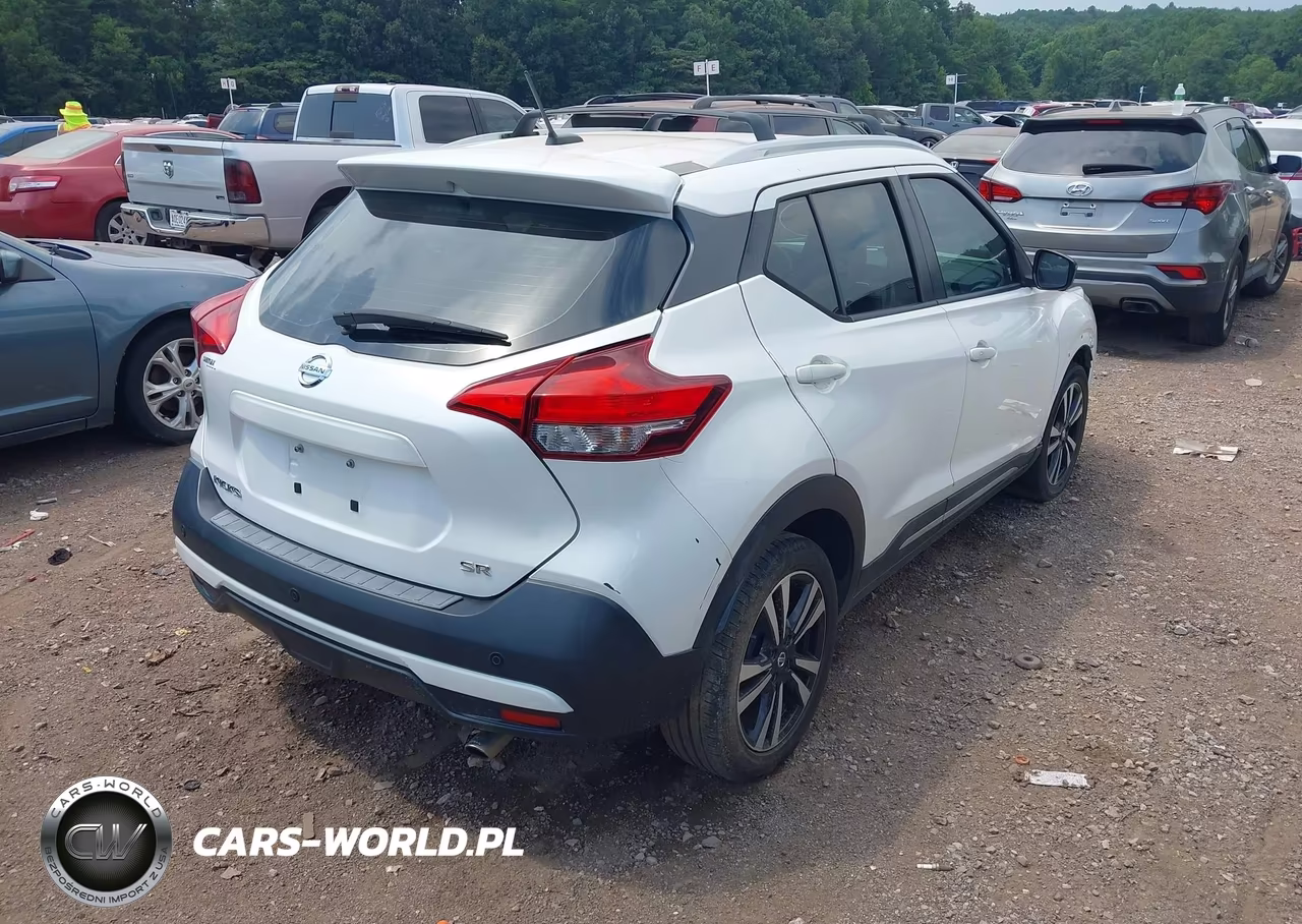 2018 Nissan Kicks Sr VIN:3N1CP5CU3JL529275 - 4