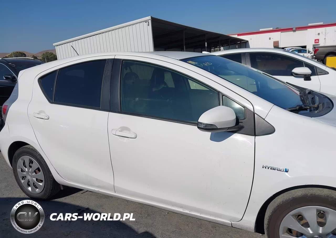 2012 Toyota Prius C Three VIN:JTDKDTB33C1501890 - 13