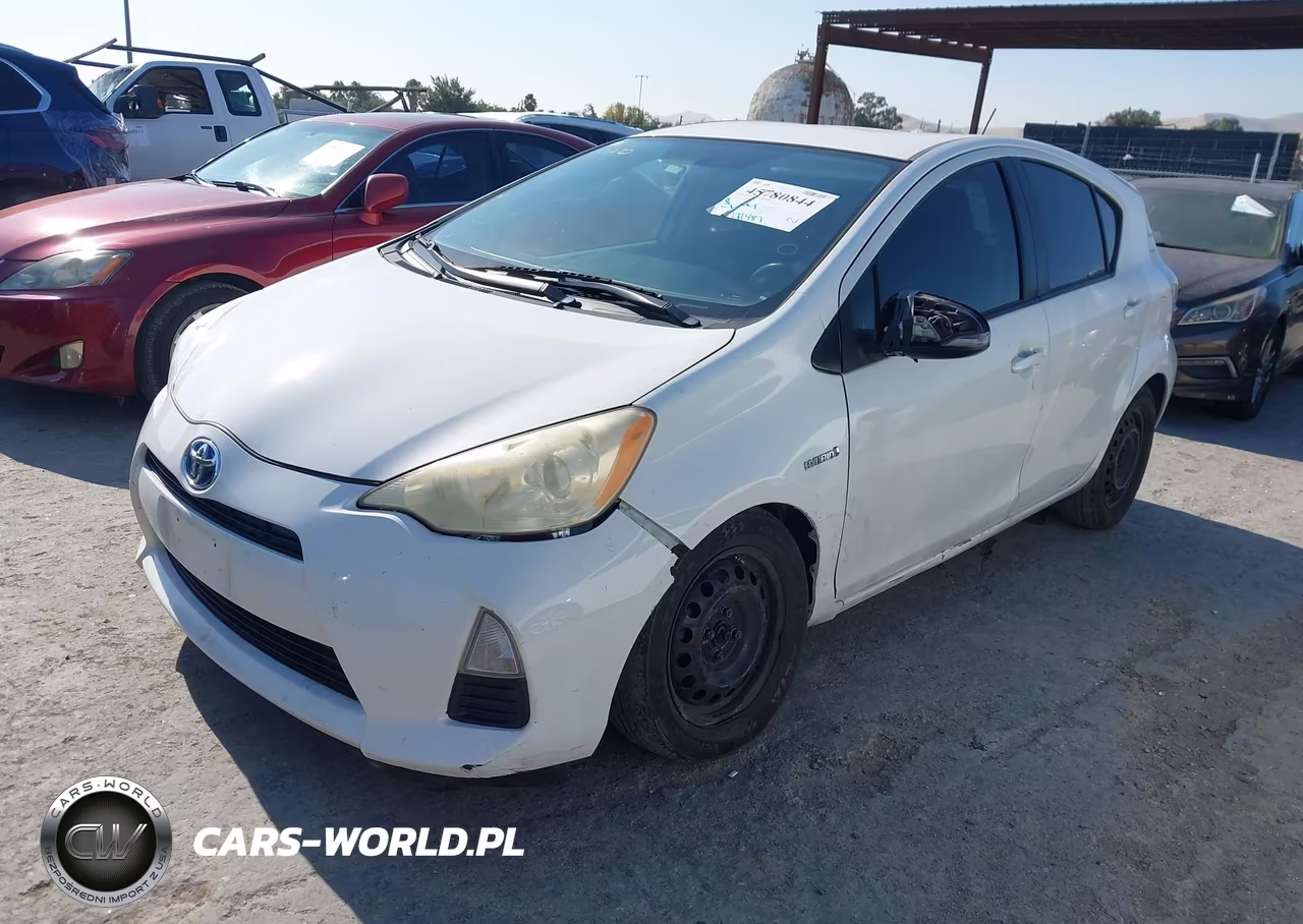 2012 Toyota Prius C Three VIN:JTDKDTB33C1501890 - 2