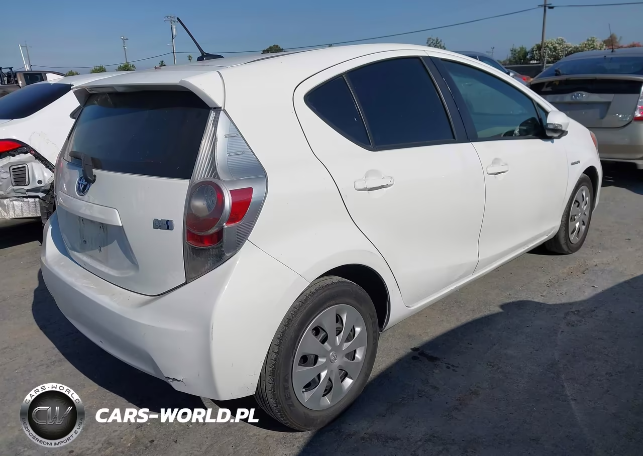 2012 Toyota Prius C Three VIN:JTDKDTB33C1501890 - 4