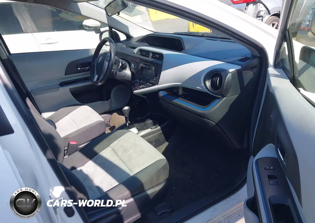 2012 Toyota Prius C Three VIN:JTDKDTB33C1501890 - 5