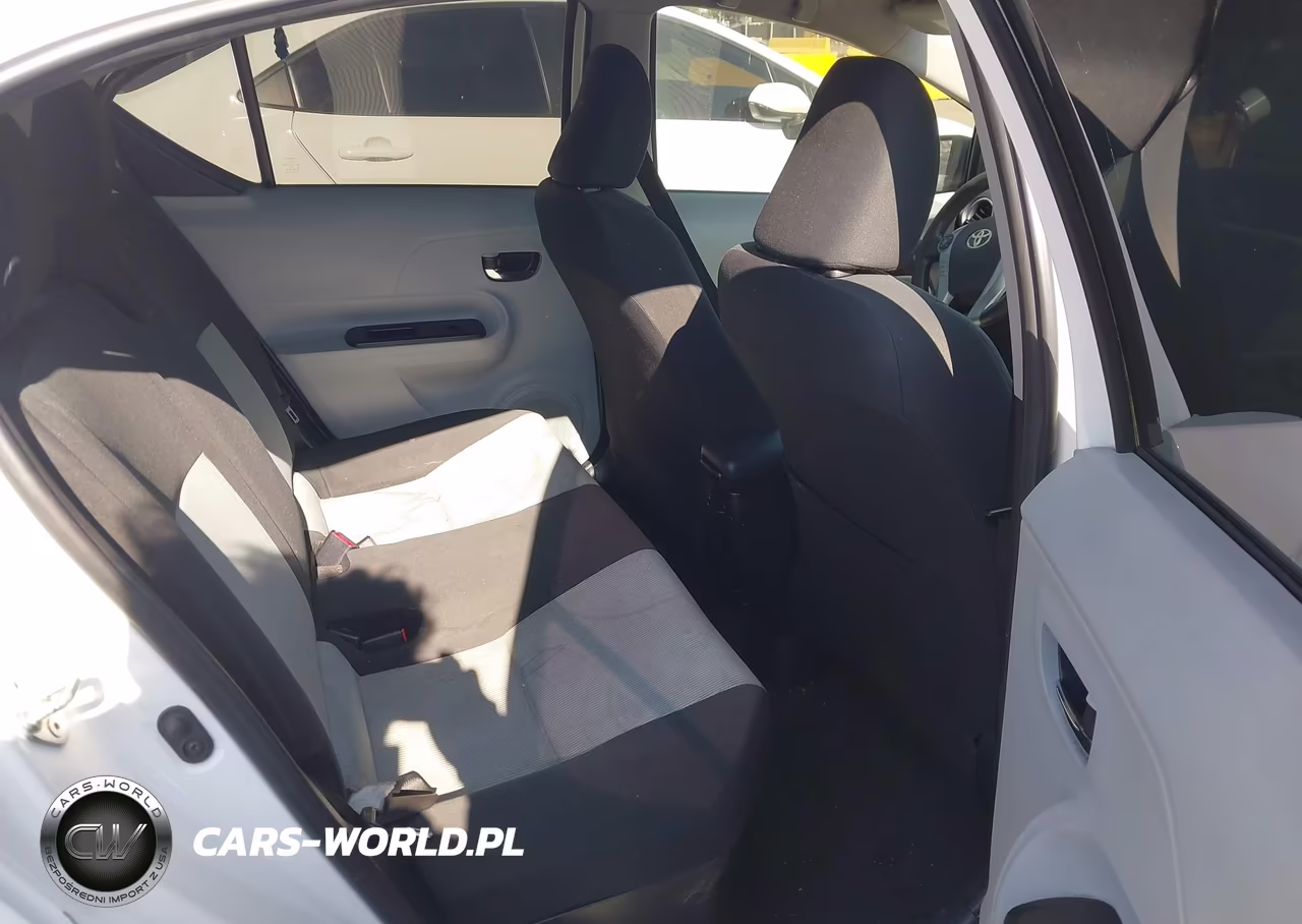 2012 Toyota Prius C Three VIN:JTDKDTB33C1501890 - 8