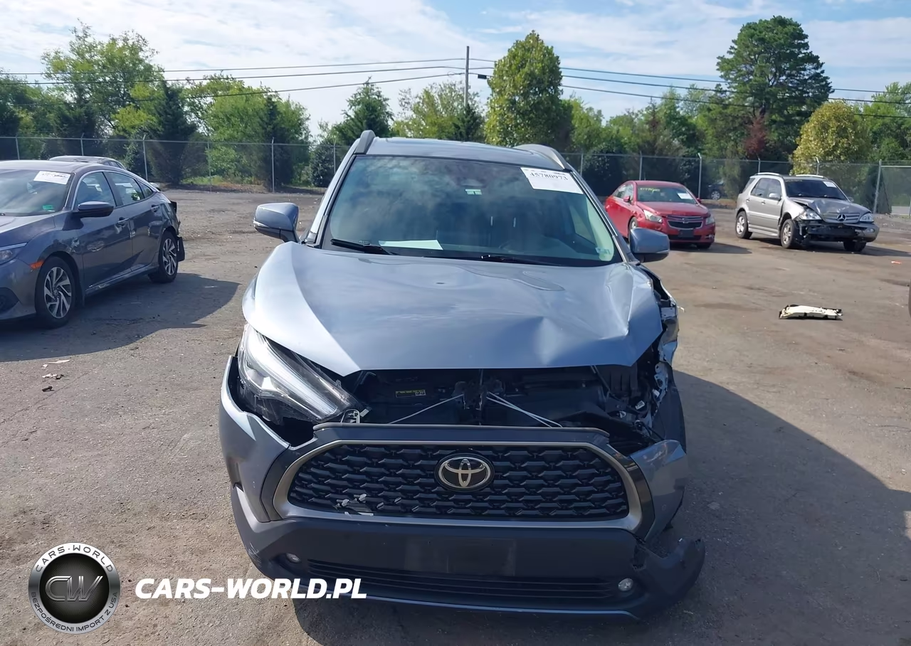 2024 Toyota Corolla Cross Xle VIN:7MUDAABG0RV082925 - 13