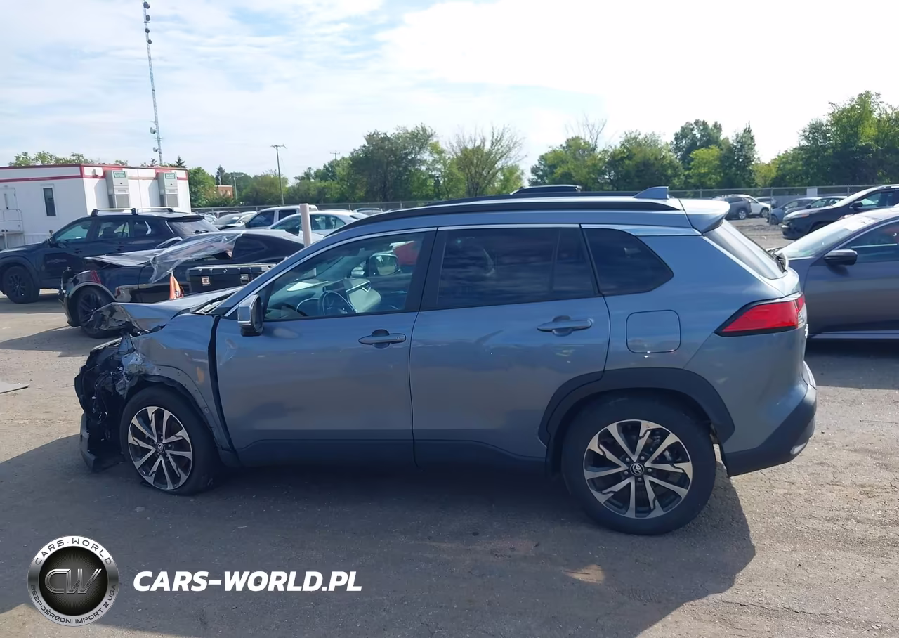 2024 Toyota Corolla Cross Xle VIN:7MUDAABG0RV082925 - 15