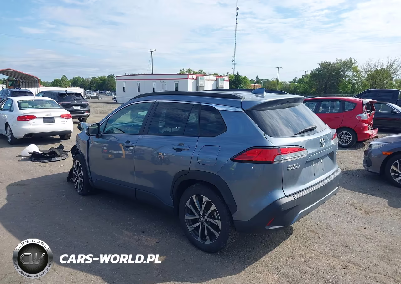 2024 Toyota Corolla Cross Xle VIN:7MUDAABG0RV082925 - 3