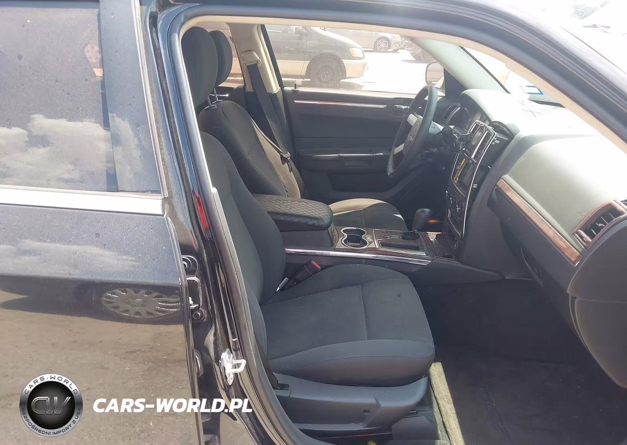 2010 Chrysler 300 Touring VIN:2C3CA4CD1AH328450 - 5