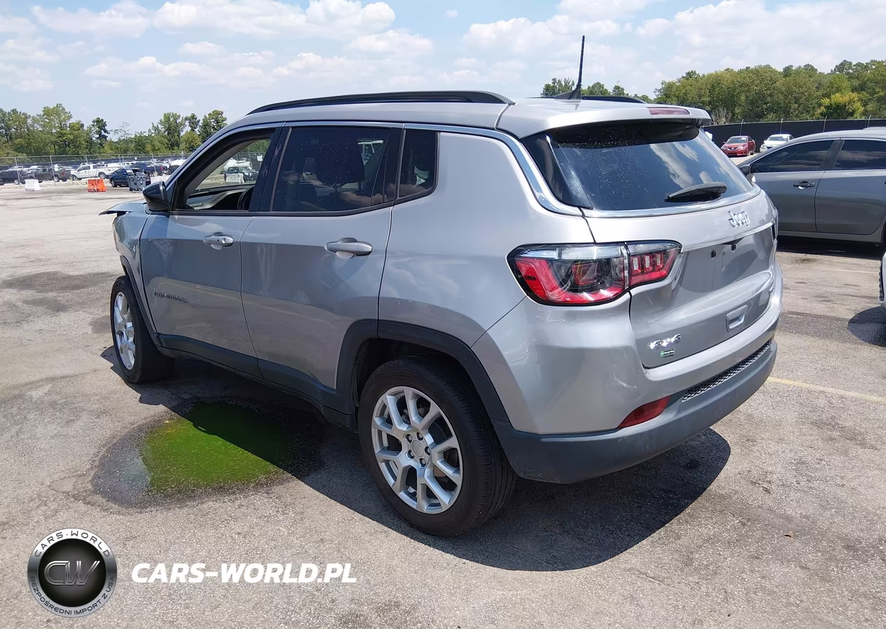 2022 Jeep Compass Latitude Lux 4X4 VIN:3C4NJDFBXNT221649 - 3
