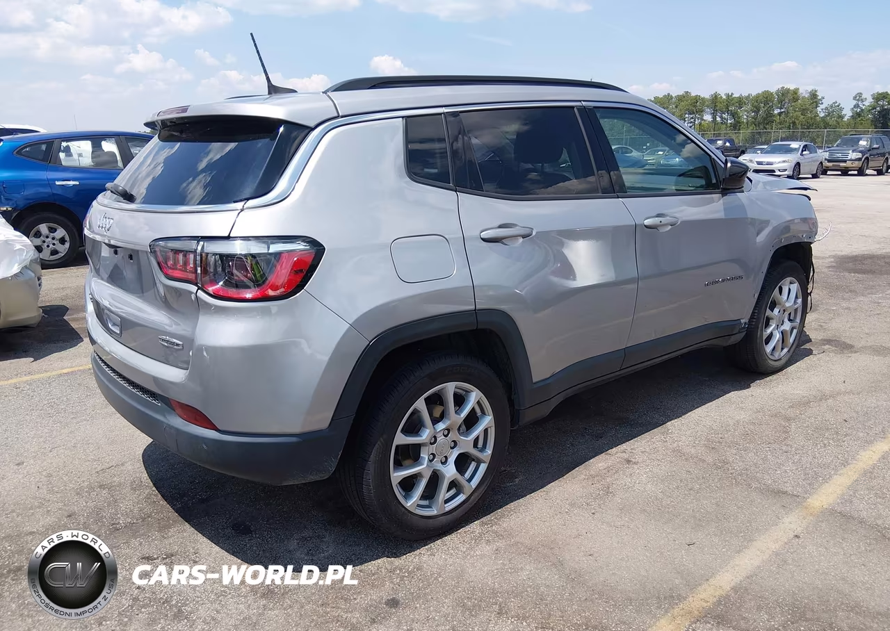 2022 Jeep Compass Latitude Lux 4X4 VIN:3C4NJDFBXNT221649 - 4