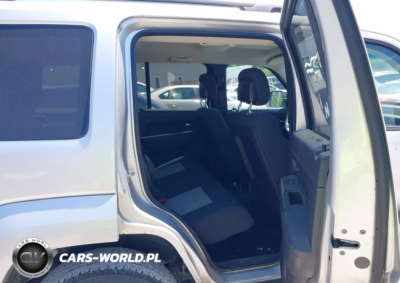 2010 Jeep Liberty Sport VIN:1J4PN2GK7AW167435 - 8