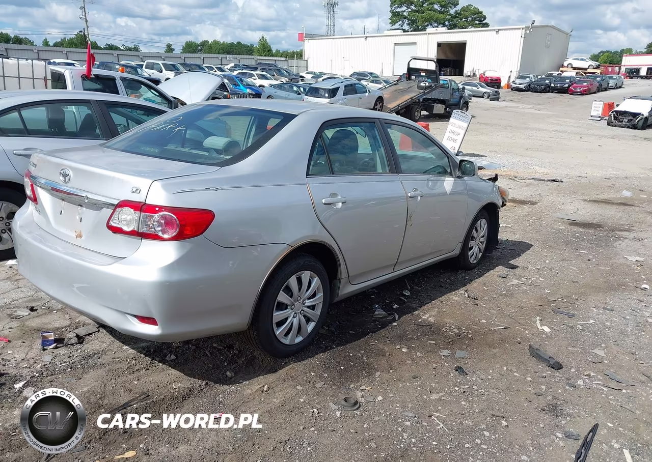 2013 Toyota Corolla Le VIN:5YFBU4EE2DP183826 - 4