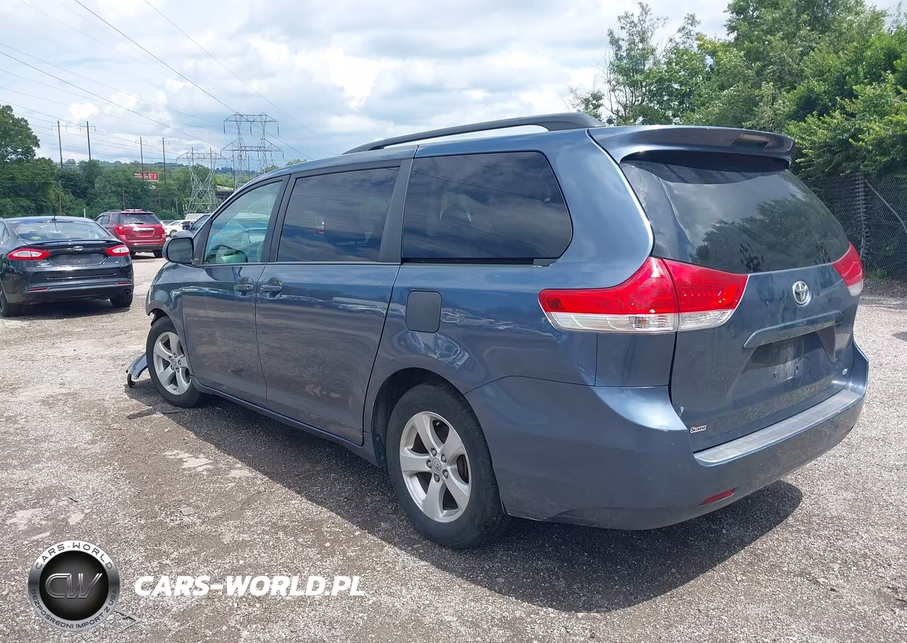 2014 Toyota Sienna Le V6 8 Passenger VIN:5TDKK3DC5ES478945 - 3